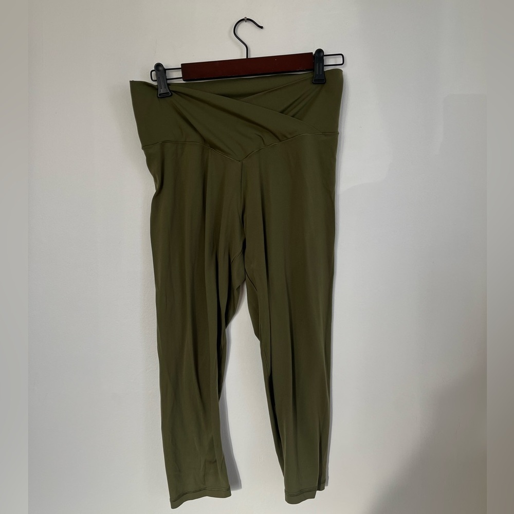 Offline by Aerie Real Me 3/4 Crop Hi Rise Crossover Leggings